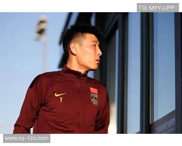 武磊赛场爆发小插曲，裁判如何处理？